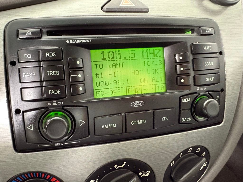 Used 2003 Ford Focus ZX5 Hatchback FWD image 25
