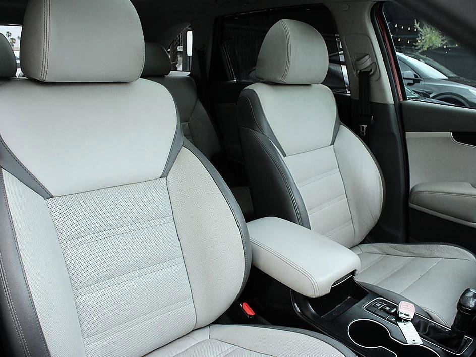 Used 2019 Kia Sorento SX image 32