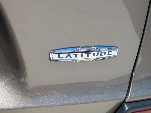 Used 2019 Jeep Cherokee Latitude w/ Popular Appearance Group FWD image 12