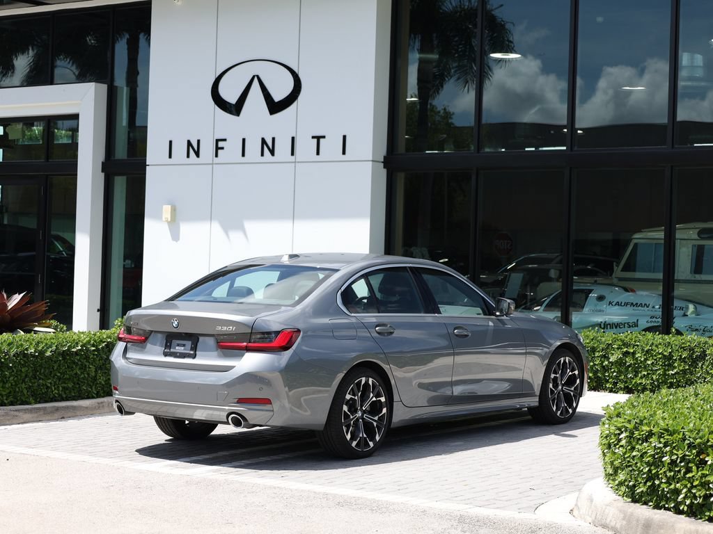 Used 2026 BMW 330i xDrive Sedan w/ Premium Package AWD/4WD image 4