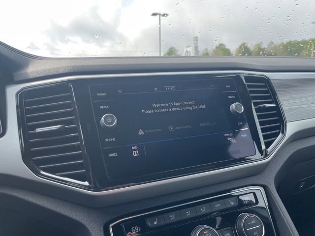 Certified 2022 Volkswagen Atlas Cross Sport SE w/ Panoramic Sunroof Package image 24