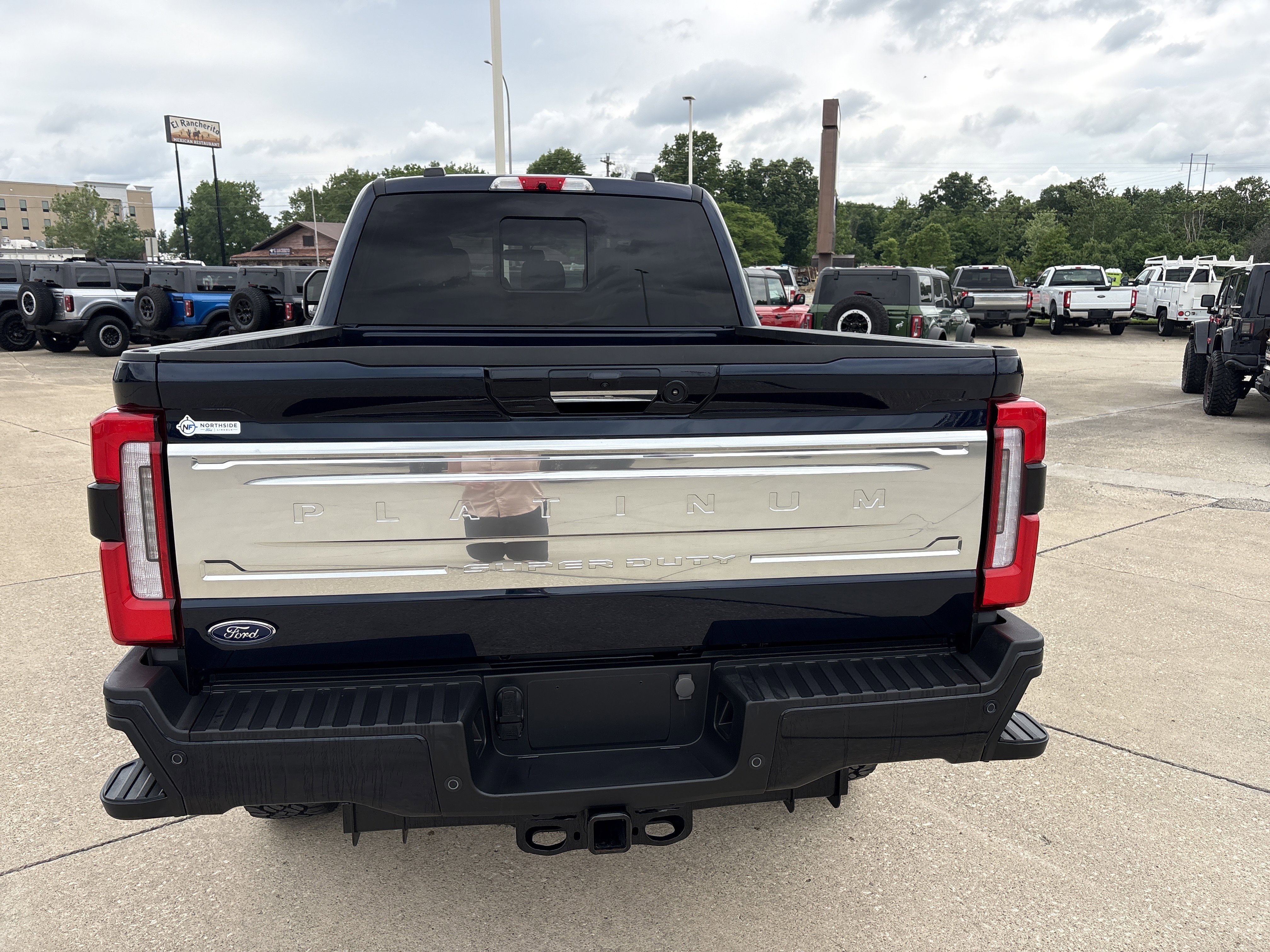 Used 2024 Ford F250 Platinum w/ Tremor Off-Road Package AWD/4WD image 4
