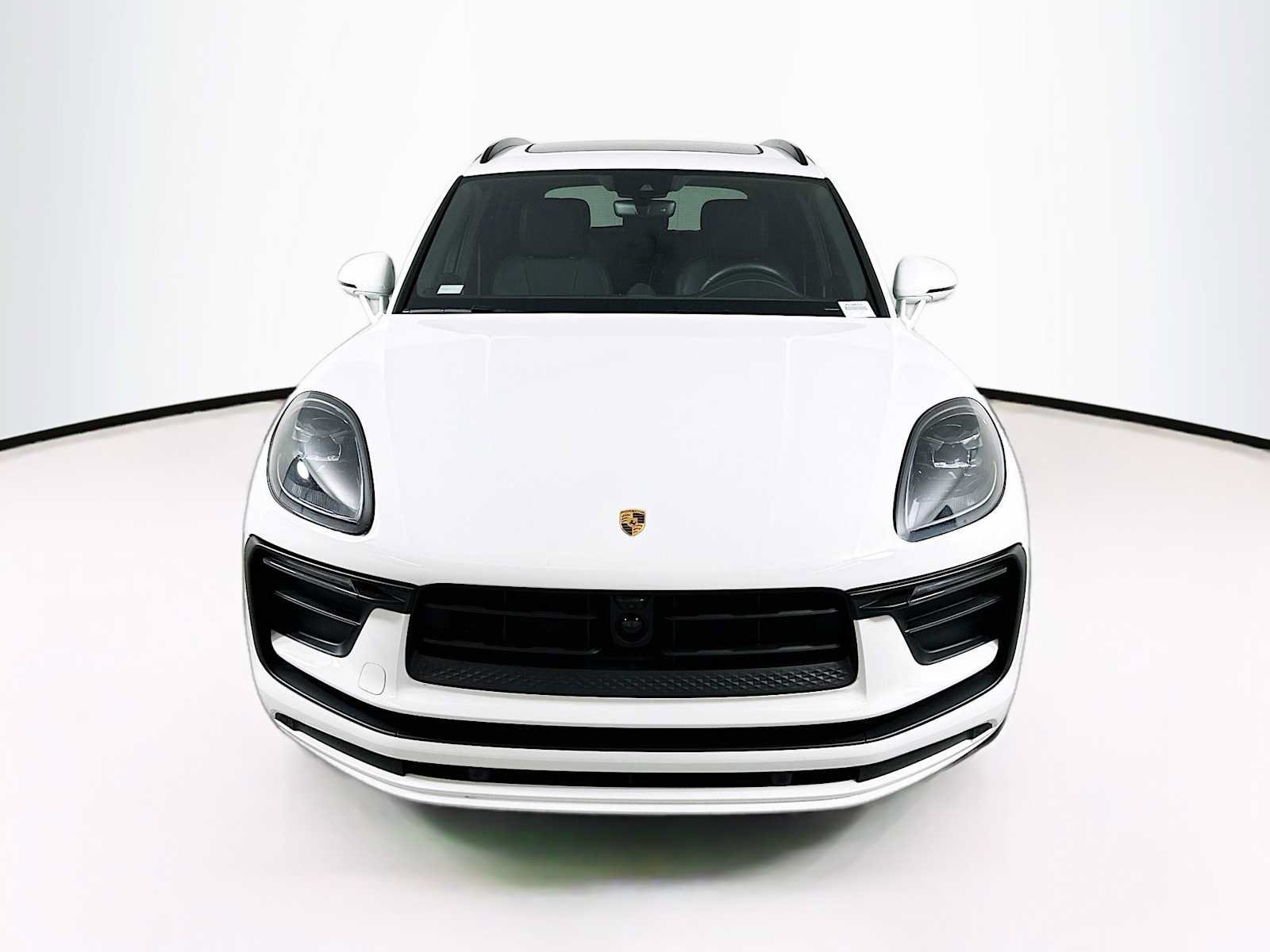 Certified 2025 Porsche Macan AWD/4WD image 6