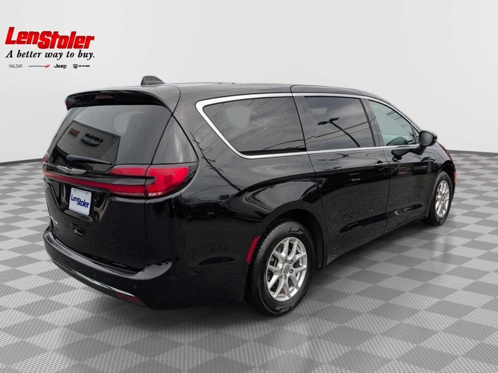 Used 2025 Chrysler Pacifica Select FWD image 5