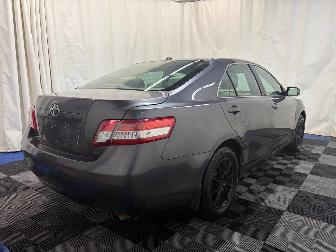 Used 2011 Toyota Camry LE image 5