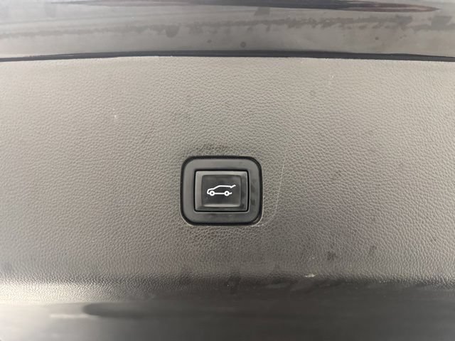 Used 2022 Chevrolet Traverse LT w/ LPO, 'HIT The Road' Package AWD/4WD image 28