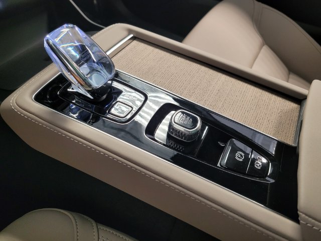 New 2026 Volvo XC90 T8 Plus w/ Protection Package Premier AWD/4WD image 23