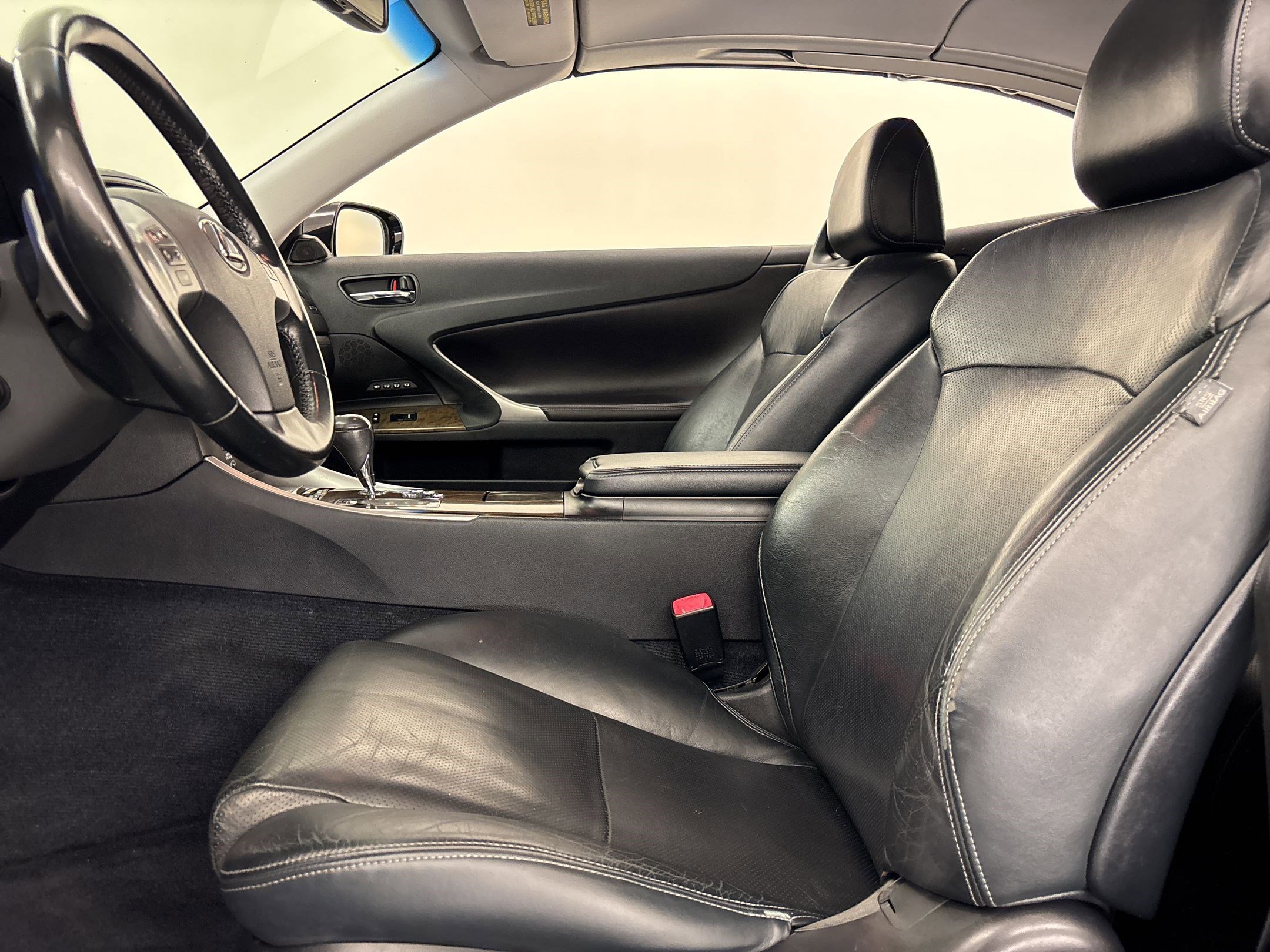 Used 2011 Lexus IS 350C w/ Luxury Pkg RWD image 5