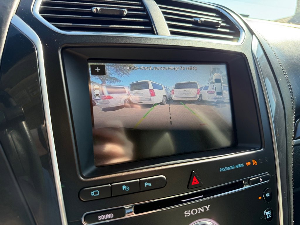 Used 2018 Ford Explorer Platinum AWD/4WD image 39