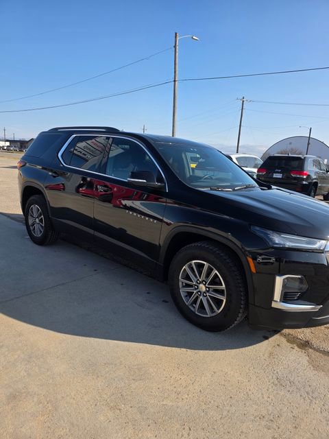 Used 2023 Chevrolet Traverse LT w/ Rear Camera Mirror Package image 4