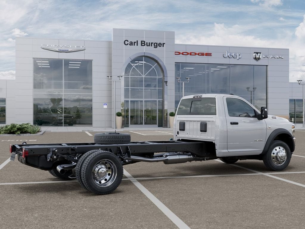 New 2025 RAM 5500 4x4 Regular Cab image 4