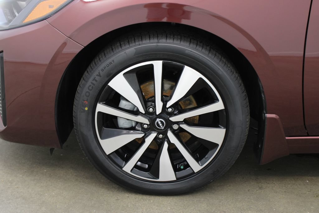 Used 2024 Nissan Sentra SV w/ SV Premium Package FWD image 29