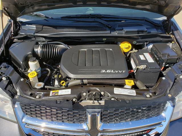 Used 2016 Dodge Grand Caravan SE image 26