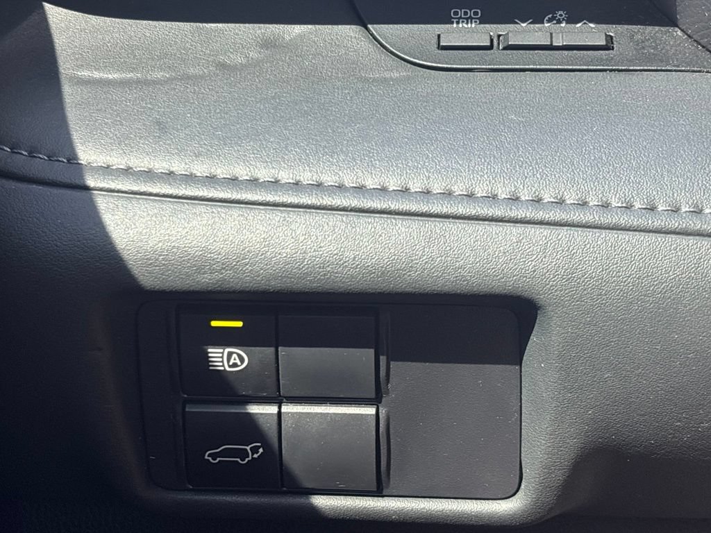 Used 2022 Toyota Highlander XLE AWD/4WD image 27