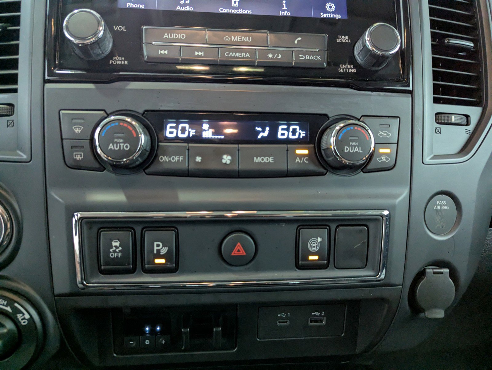 Used 2024 Nissan Titan SV w/ SV Convenience Package image 21