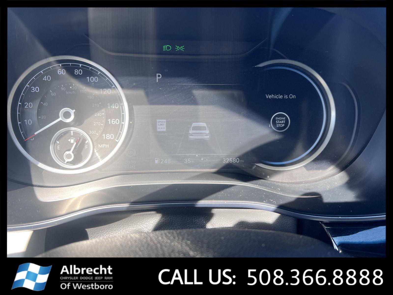 Used 2025 Genesis G70 2.5T image 27