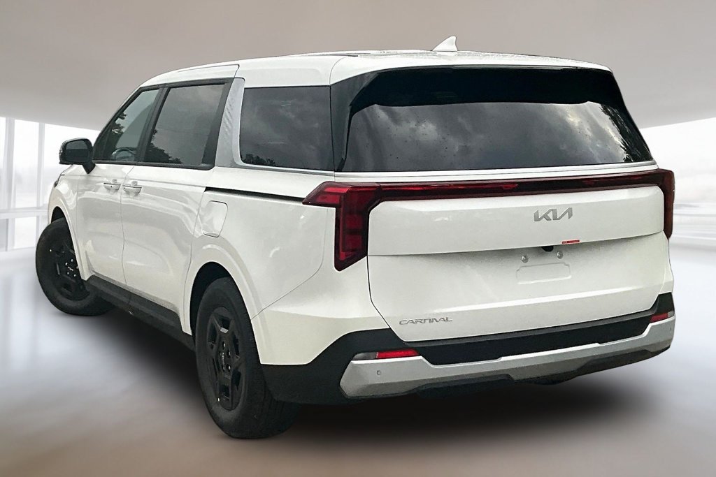 New 2027 Kia Carnival FWD image 3