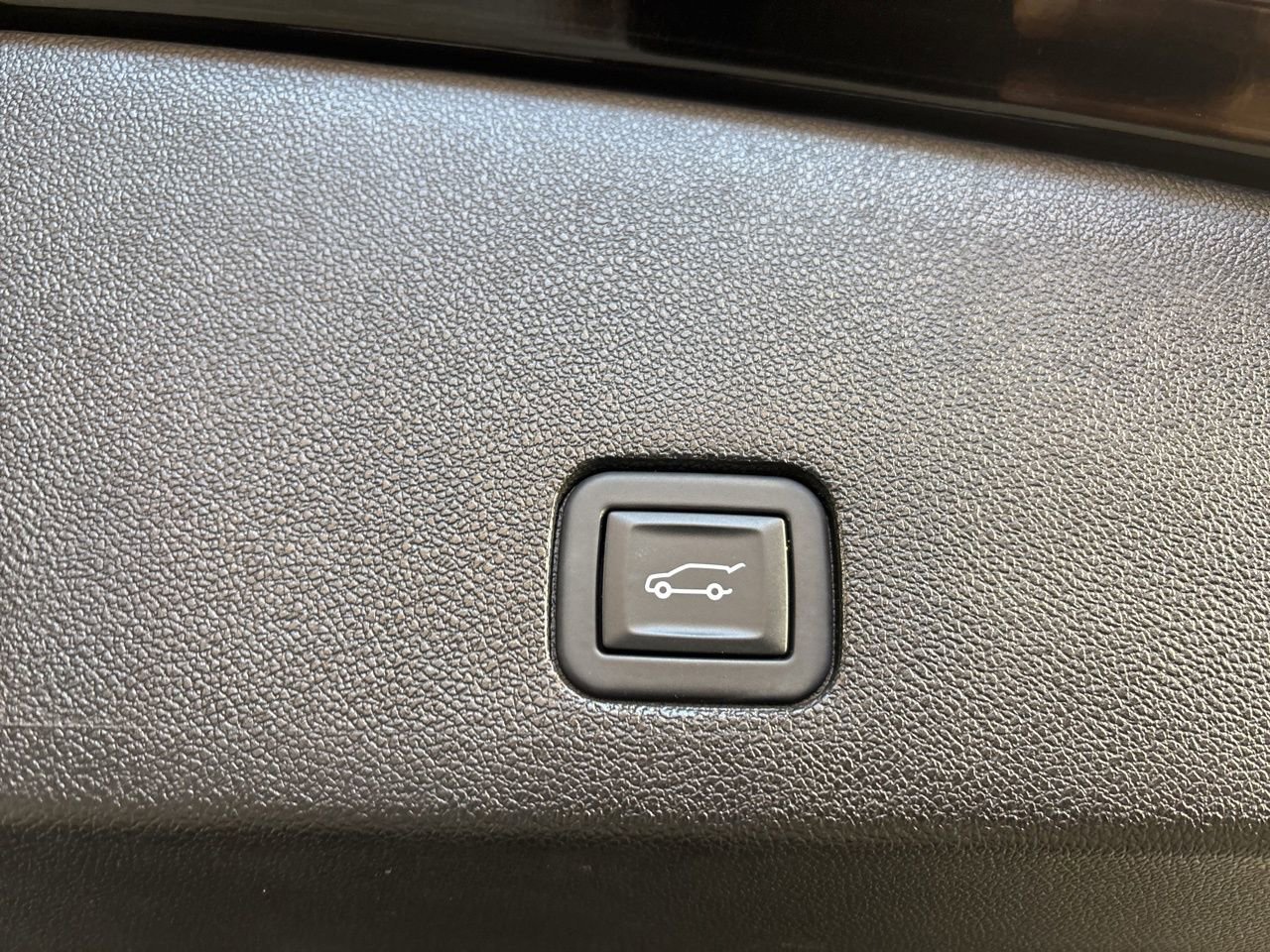 Used 2025 Cadillac XT6 Premium Luxury image 27