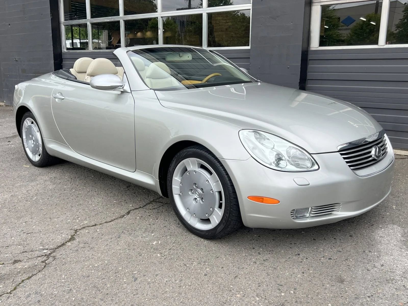 Used 2002 Lexus SC 430 Convertible image 9