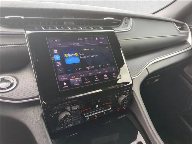 Certified 2025 Jeep Grand Cherokee Altitude AWD/4WD image 15