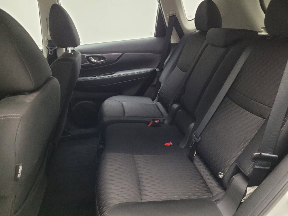 Used 2018 Nissan Rogue S image 18