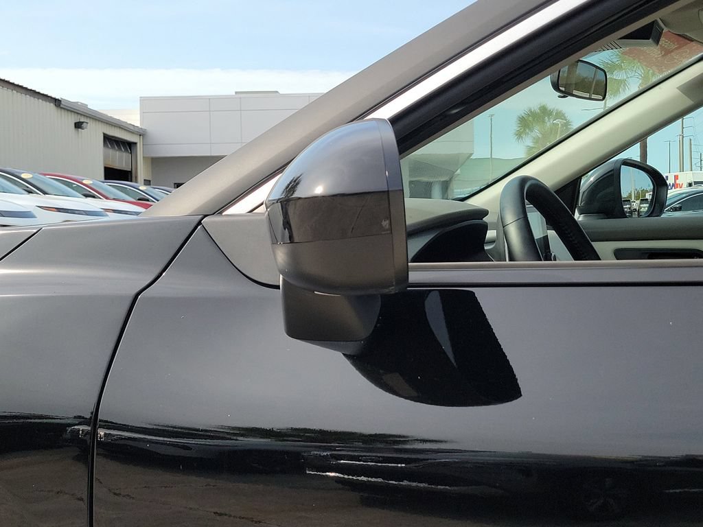 Certified 2025 Nissan Rogue SV FWD image 14
