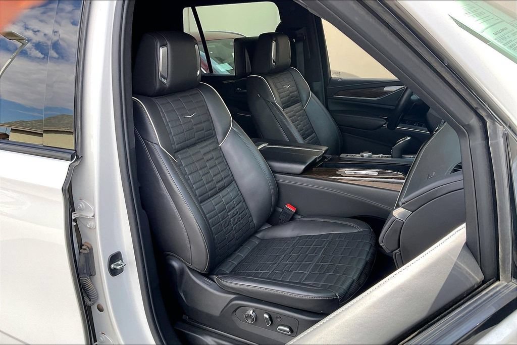 Used 2024 Cadillac Escalade Sport Platinum w/ LPO, ONYX Package AWD/4WD image 7