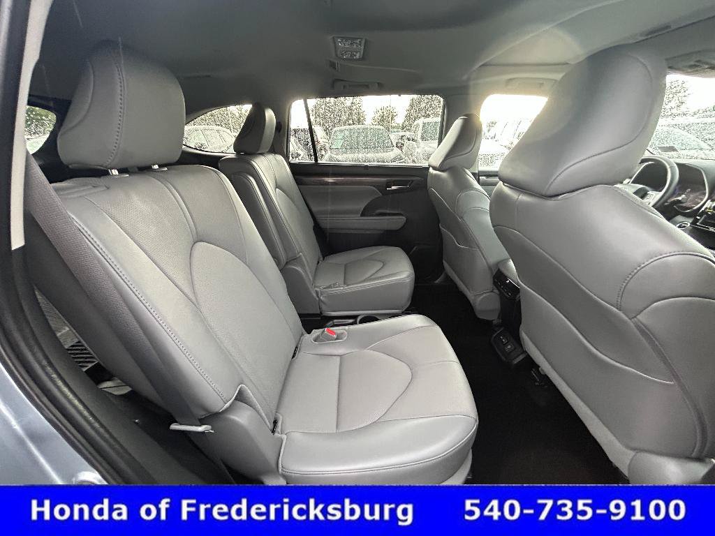 Used 2024 Toyota Highlander Limited AWD/4WD image 28