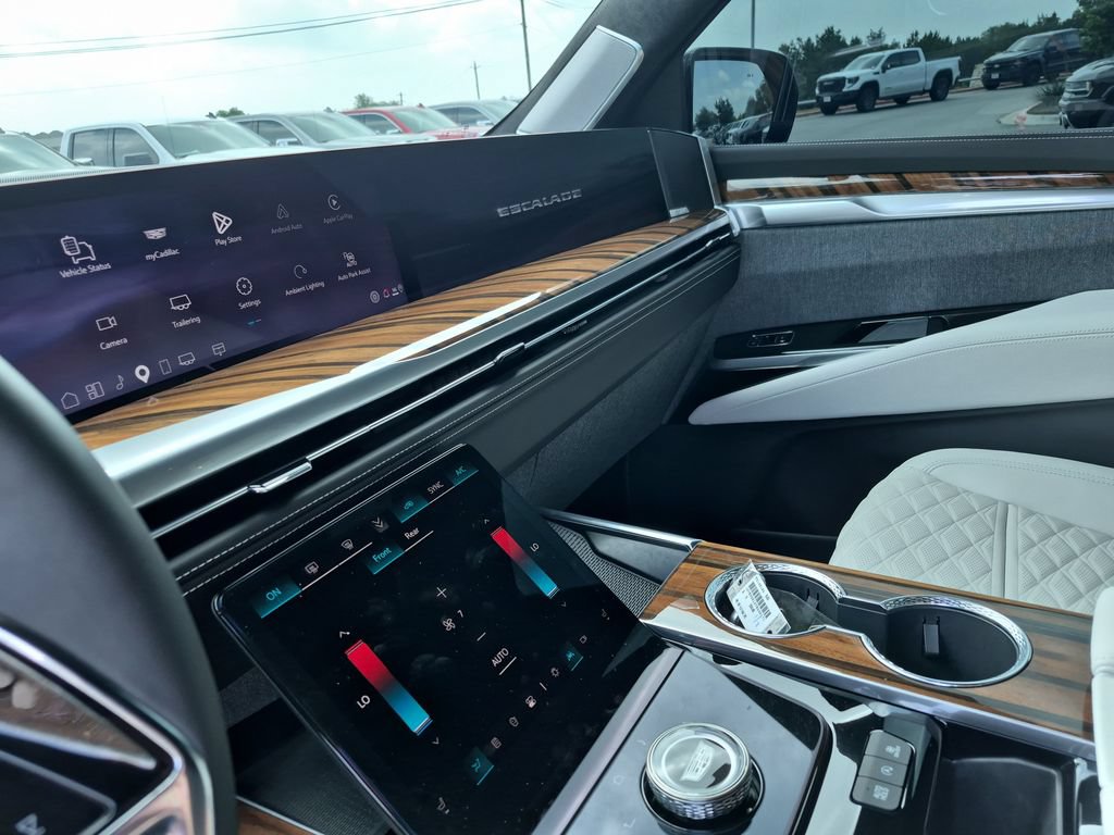 Certified 2026 Cadillac Escalade Platinum Sport w/ LPO, Floor Liner Package AWD/4WD image 31