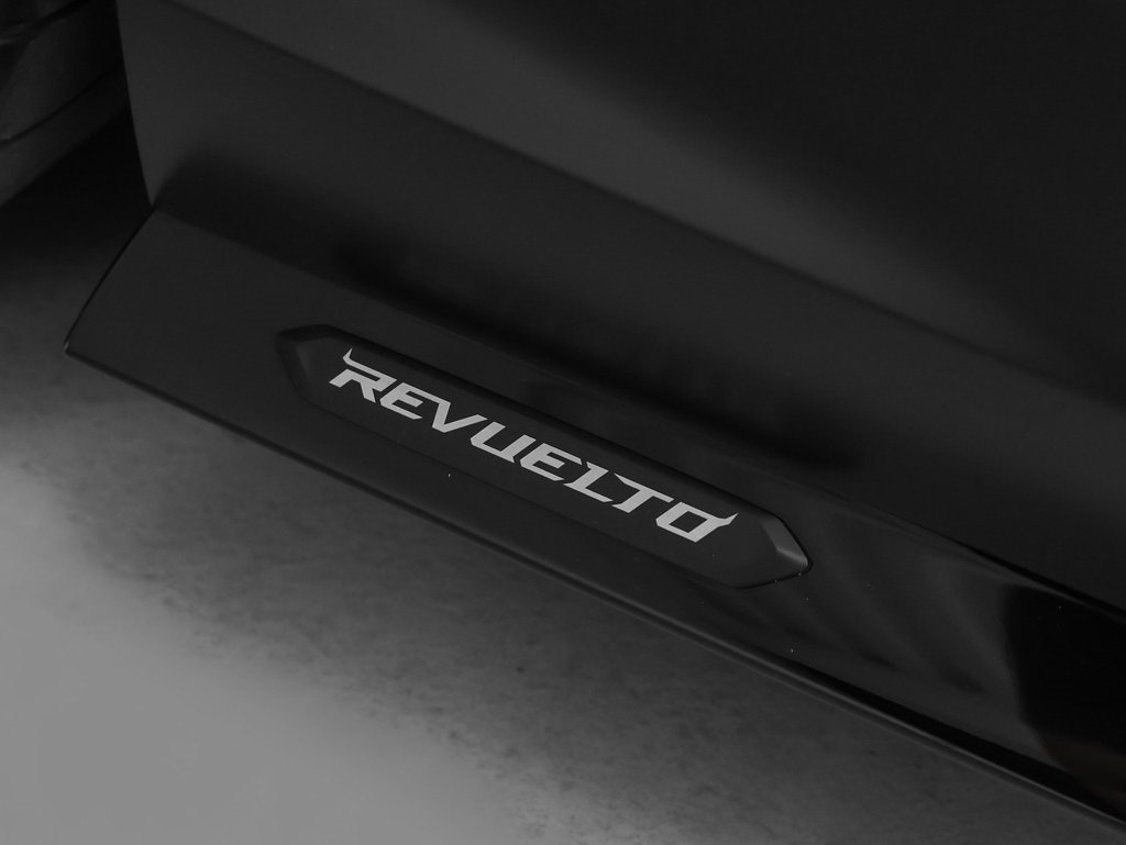 Used 2024 Lamborghini Revuelto image 33