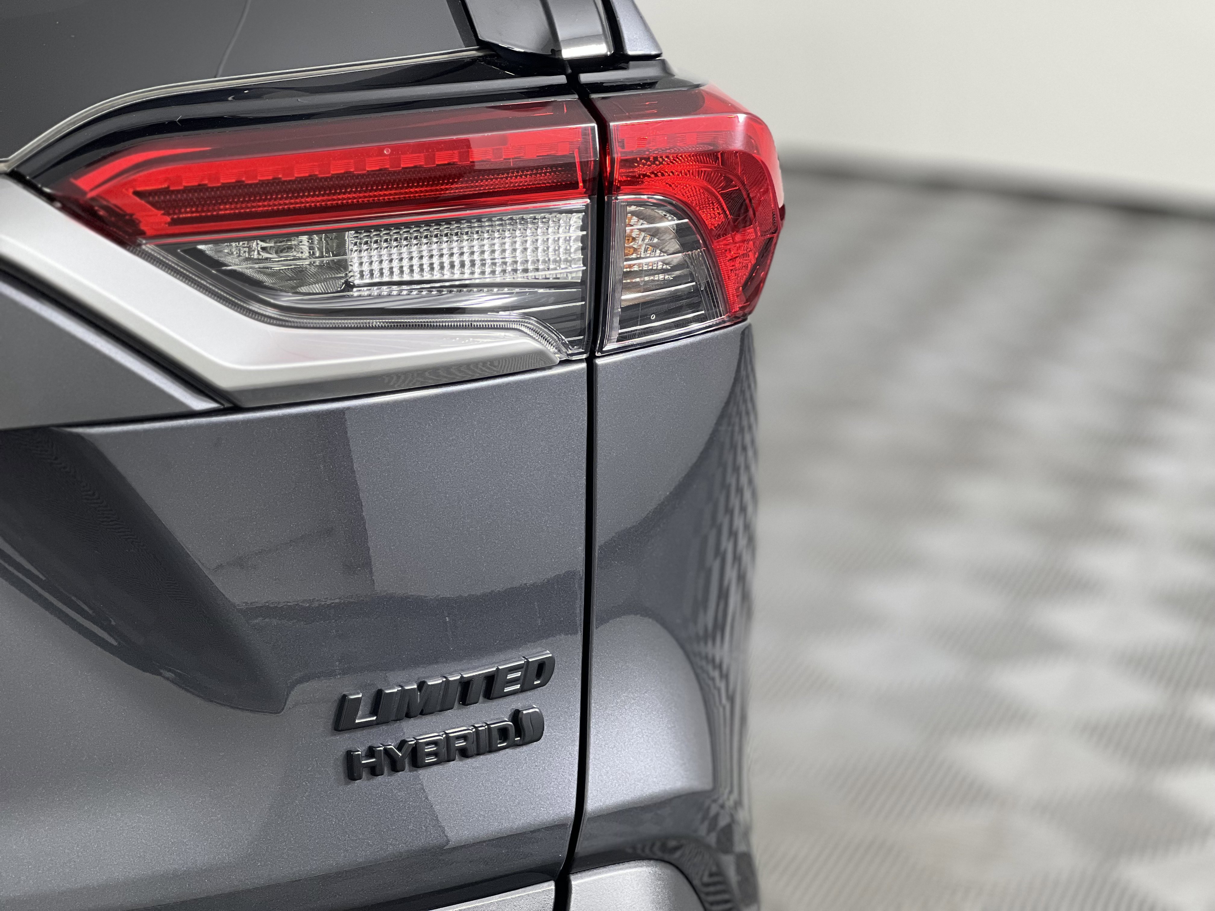 Used 2020 Toyota RAV4 Limited image 12