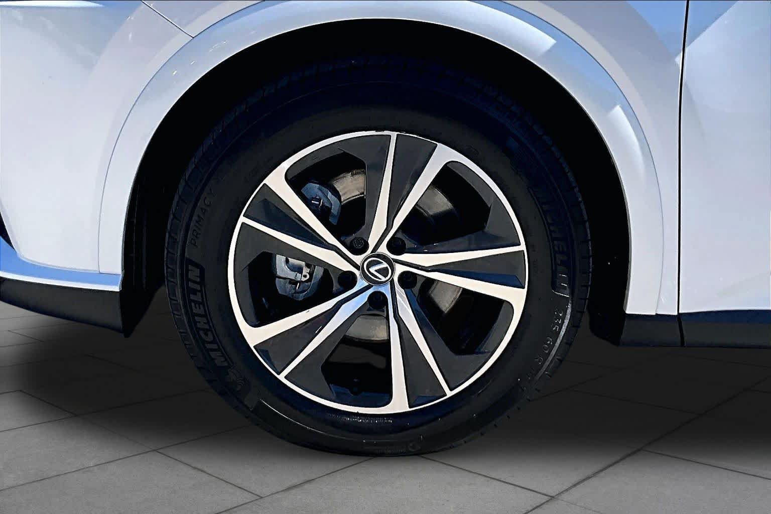 Used 2024 Lexus RX 350 Premium w/ Accessory Package (Z1) FWD image 11