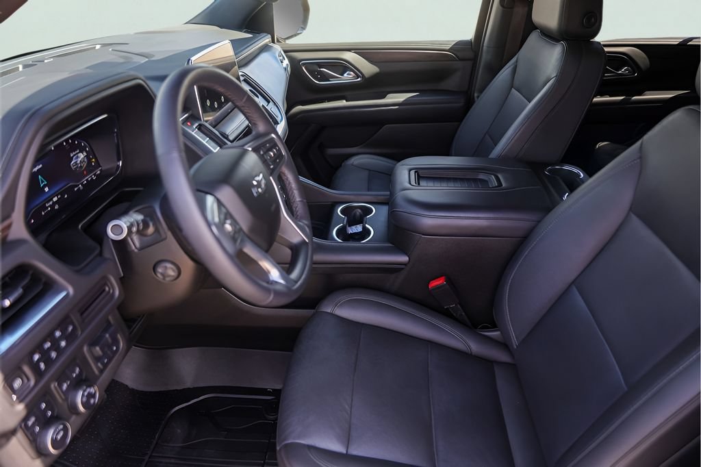 Used 2022 Chevrolet Tahoe Z71 w/ Luxury Package AWD/4WD image 11
