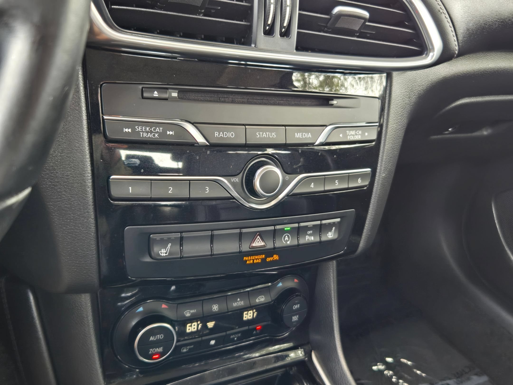 Used 2017 INFINITI QX30 Premium w/ Navigation Package FWD image 17