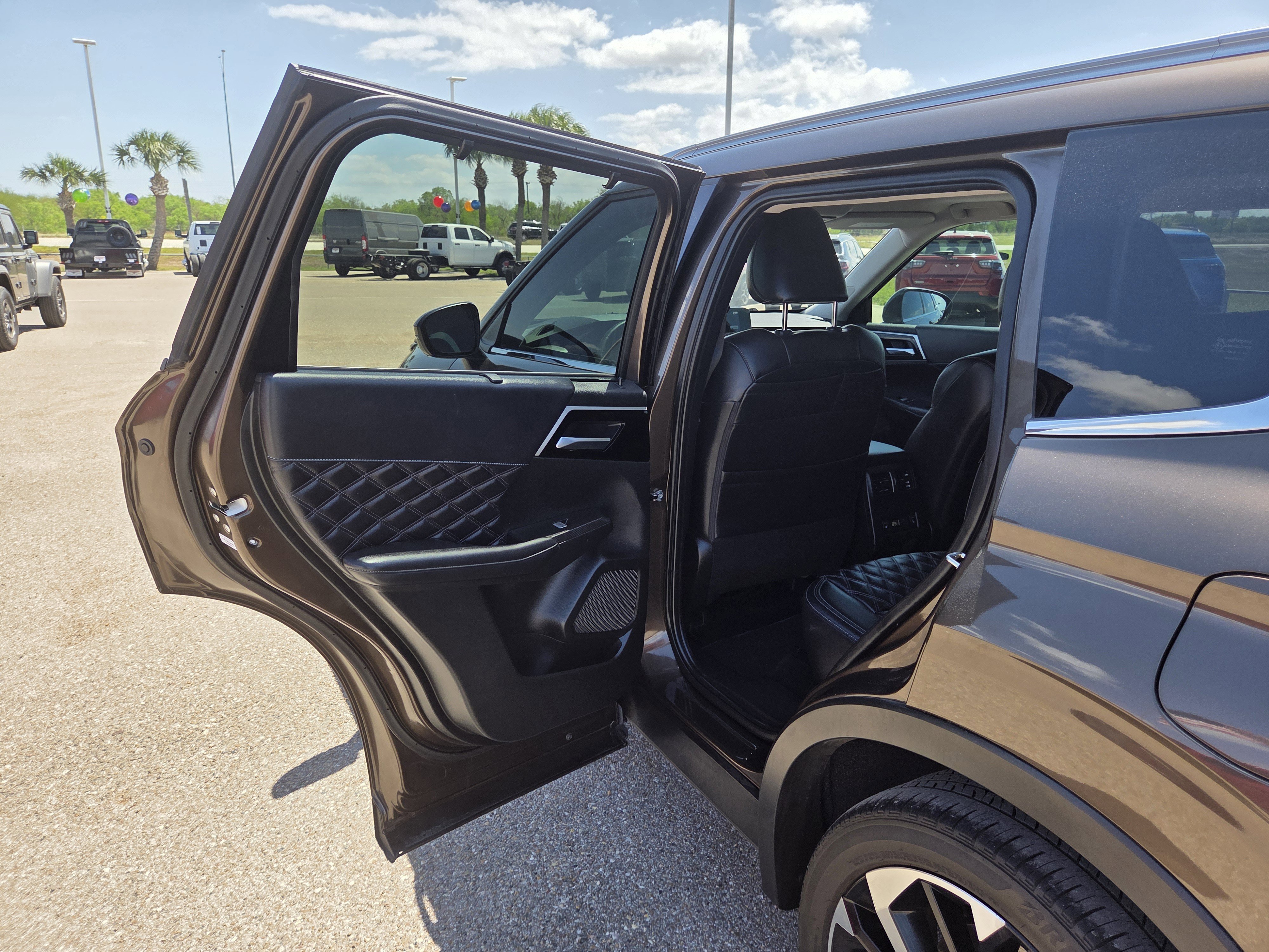 Used 2024 Mitsubishi Outlander SEL Black Edition image 14