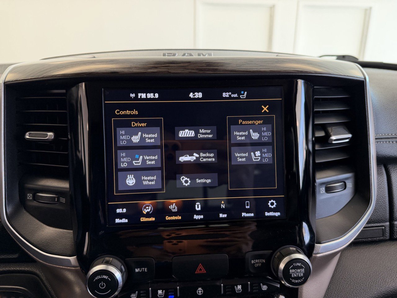 Used 2020 RAM 1500 Laramie image 20