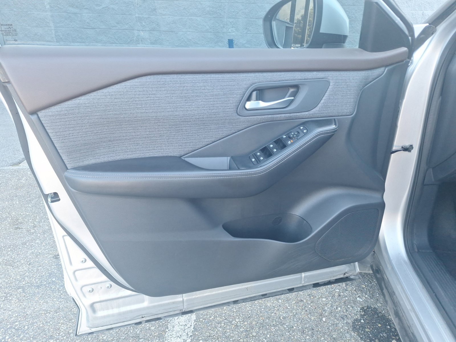 Used 2021 Nissan Rogue SV AWD/4WD image 12