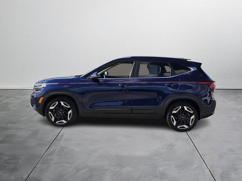 Used 2024 Kia Seltos SX w/ SX Sunroof Package image 3