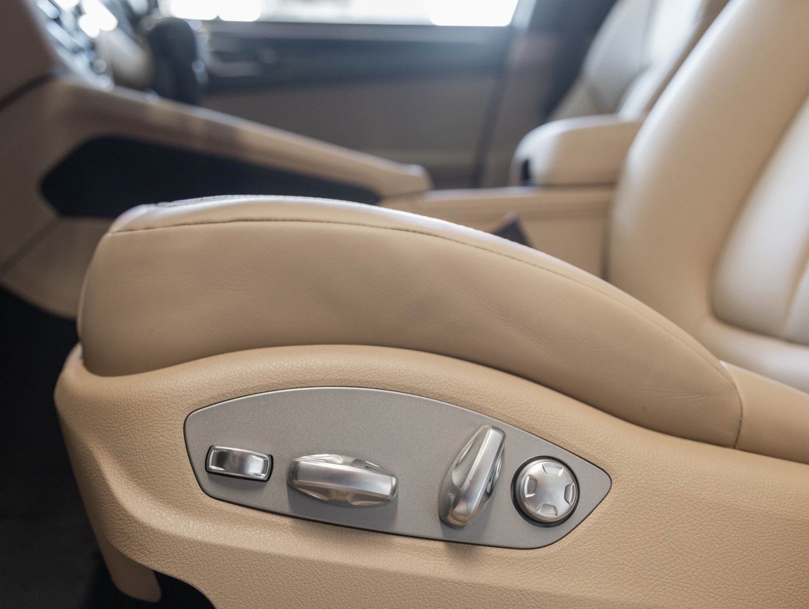 Certified 2026 Porsche Macan AWD/4WD image 21