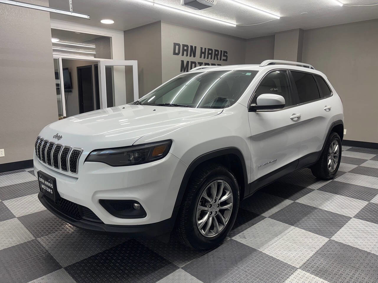 Used 2021 Jeep Cherokee Latitude Lux AWD/4WD image 2