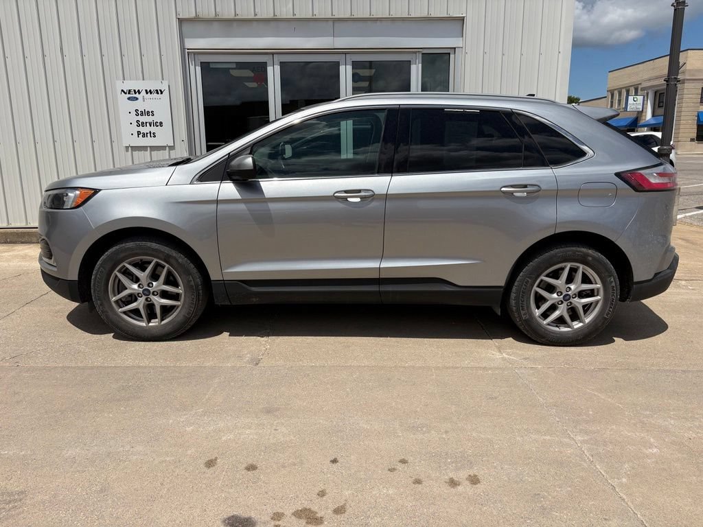 Used 2022 Ford Edge SEL w/ Convenience Package AWD/4WD image 2