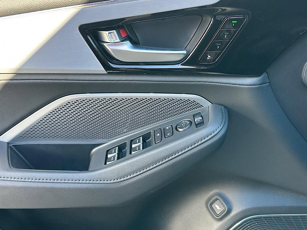 Certified 2025 Acura MDX SH-AWD image 21