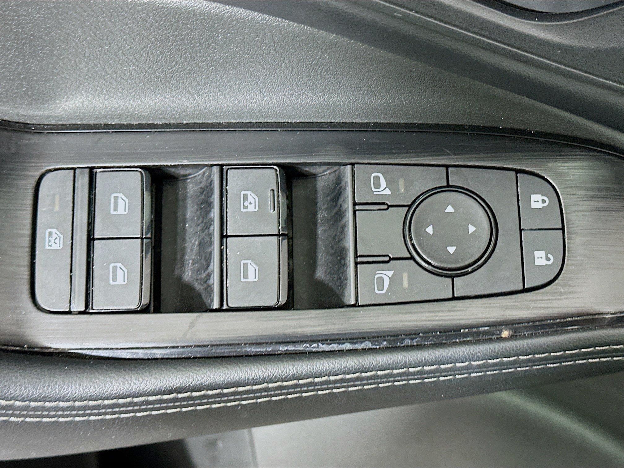 Used 2025 Nissan Rogue SV AWD/4WD image 15