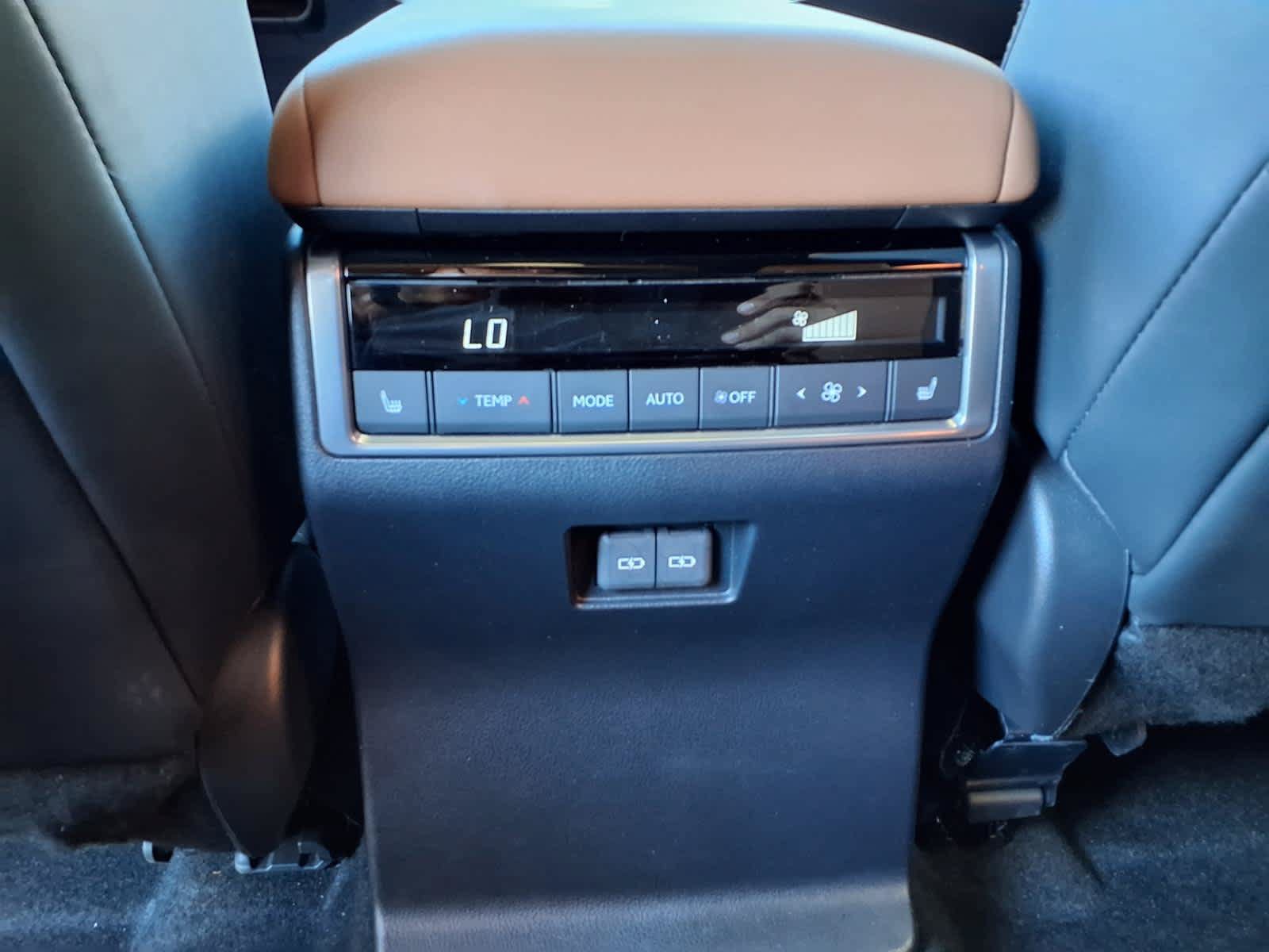 Used 2024 Lexus GX 550 w/ Cold Area Package AWD/4WD image 15
