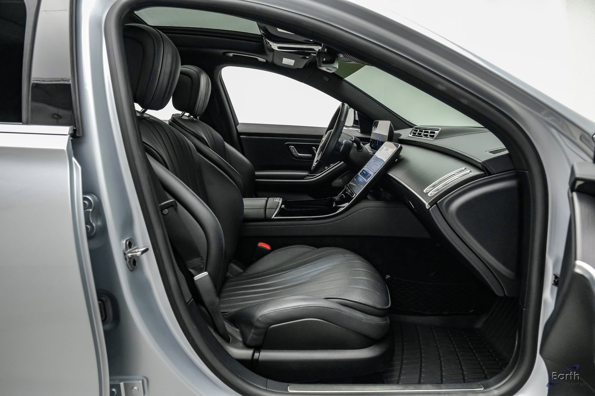 Used 2022 Mercedes-Benz S 580 4MATIC Sedan w/ AMG Line Package image 60