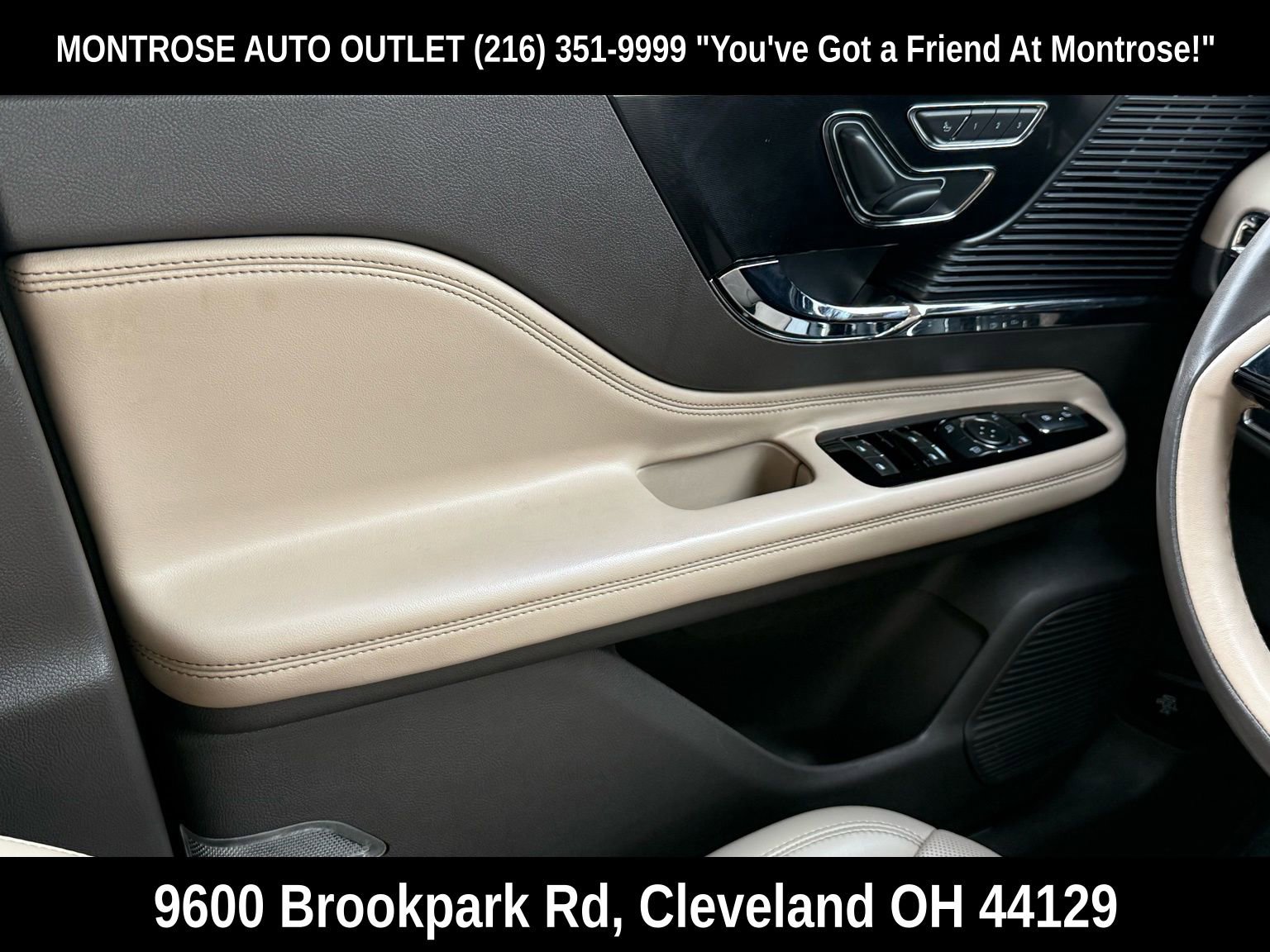 Used 2022 Lincoln Corsair AWD w/ Premium Package image 38