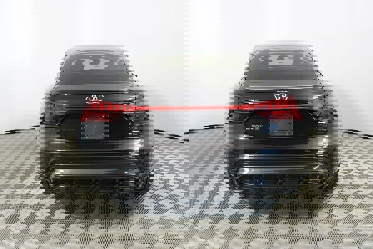 Used 2024 Audi e-tron GT Premium Plus image 43