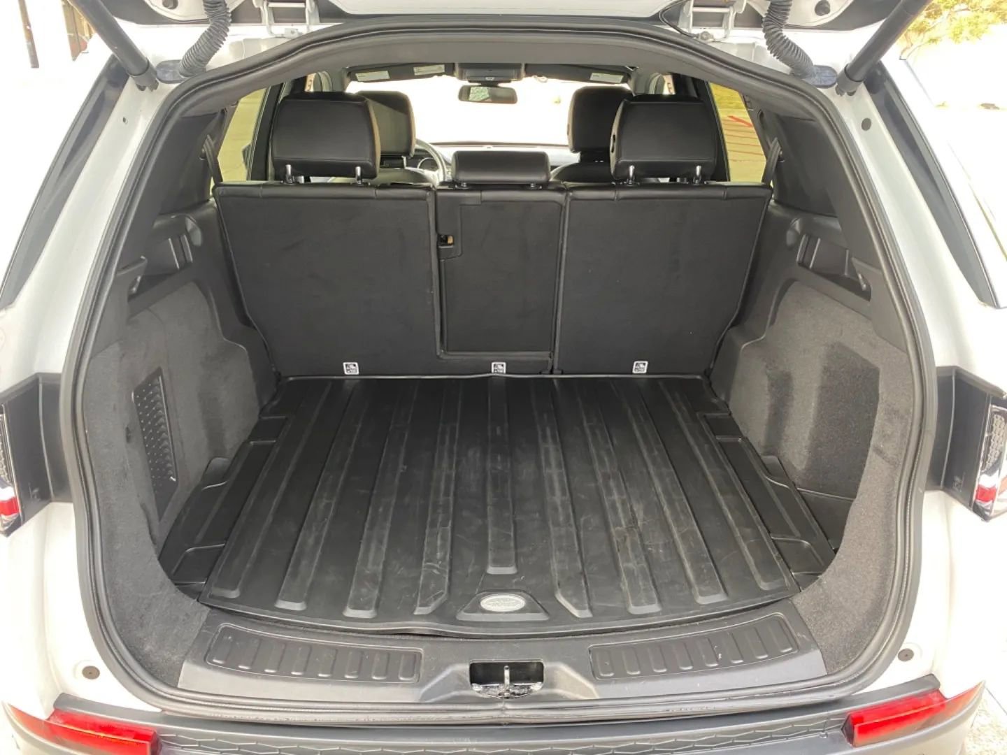 Used 2019 Land Rover Discovery Sport HSE AWD/4WD image 31