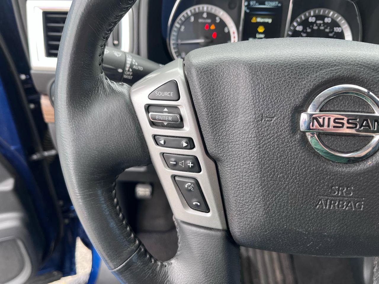 Used 2017 Nissan Titan SL image 27