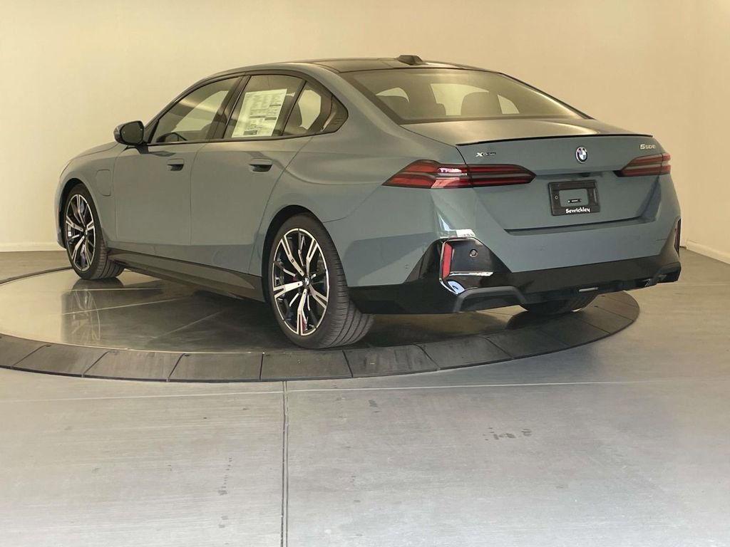New 2026 BMW 550e xDrive AWD/4WD image 3